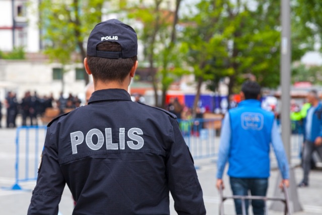 &Tau;έ&lambda;&omicron;&sigmaf; &sigma;&tau;&eta; &zeta;&omega;ή &tau;&omicron;&upsilon; έ&beta;&alpha;&lambda;&epsilon; &omicron; 37&chi;&rho;&omicron;&nu;&omicron;&sigmaf; &pi;&omicron;&upsilon; &sigma;&kappa;ό&tau;&omega;&sigma;&epsilon; έ&xi;&iota; &alpha;&nu;&theta;&rho;ώ&pi;&omicron;&upsilon;&sigmaf; &sigma;&tau;&eta; &Mu;&epsilon;&rho;&sigma;ί&nu;&eta; &tau;&eta;&sigmaf; &Tau;&omicron;&upsilon;&rho;&kappa;ί&alpha;&sigmaf;