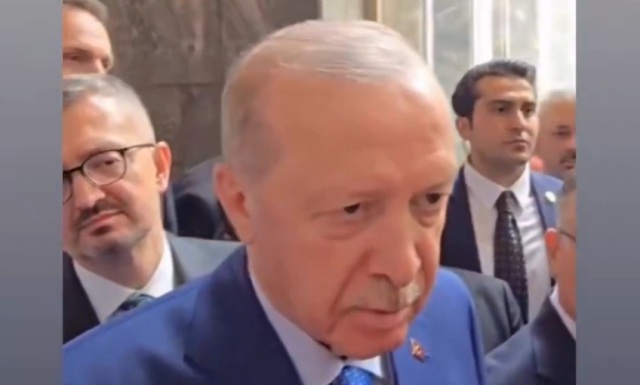 «ΝΑ ΔΩ ΤΙ ΘΑ ΠΕΙ Η ΓΥΝΑΙΚΑ ΜΟΥ!»: Η VIRAL ΑΠΑΝΤΗΣΗ ΤΟΥ ΕΡΝΤΟΓΑΝ ΓΙΑ ΤΟ ΠΟΥ ΘΑ ΠΕΡΑΣΕΙ ΤΗ ΓΙΟΡΤΗ EID AL-ADHA