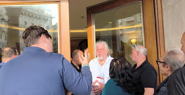 ΜΙΚΡΗ ΕΝΤΑΣΗ ΕΞΩ ΑΠΟ ΤΟ «ΟΛΥΜΠΙΟΝ» ΠΡΙΝ ΞΕΚΙΝΗΣΕΙ Η ΠΑΡΟΥΣΙΑΣΗ ΤΟΥ ΚΟΜΜΑΤΟΣ ΤΗΣ ΜΑΡΙΑΣ ΚΑΡΥΣΤΙΑΝΟΥ - ΔΕΝ ΕΠΕΤΡΕΠΑΝ ΤΗΝ ΕΙΣΟΔΟ ΣΤΟΥΣ ΠΟΛΙΤΕΣ