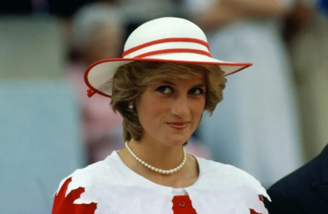 ΤΟ SIGNATURE ΑΡΩΜΑ ΤΗΣ ΠΡΙΓΚΙΠΙΣΣΑΣ DIANA ΕΙΝΑΙ ΑΚΟΜΑ ΣΥΝΩΝΥΜΟ ΤΗΣ ΚΟΜΨΟΤΗΤΑΣ