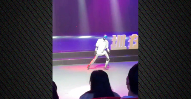 &Rho;&omicron;&mu;&pi;ό&tau; &pi;ή&gamma;&epsilon; &nu;&alpha; &chi;&omicron;&rho;έ&psi;&epsilon;&iota; &tau;&omicron; &laquo;Billie Jean&raquo; &tau;&omicron;&upsilon; &Mu;ά&iota;&kappa;&lambda; &Tau;&zeta;ά&kappa;&sigma;&omicron;&nu; &kappa;&alpha;&iota; ό&lambda;&alpha;... &pi;ή&gamma;&alpha;&nu; &sigma;&tau;&rho;&alpha;&beta;ά, &delta;&epsilon;ί&tau;&epsilon; &beta;ί&nu;&tau;&epsilon;&omicron;