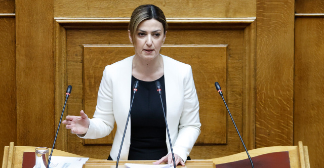 Αδιαθεσία για την Αγαπηδάκη στη Βουλή, μεταφέρθηκε στο ιατρείο με χαμηλό οξυγόνο | Επικαιρότητα στο PlusTV.gr