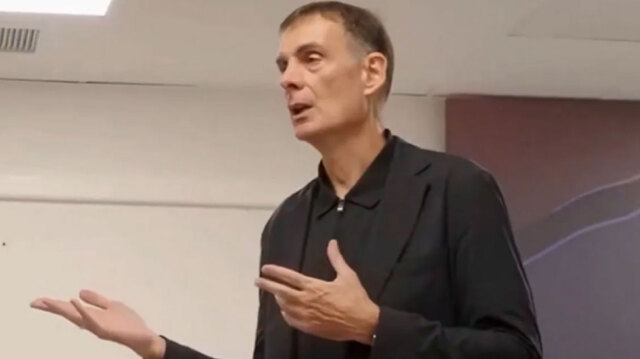 &laquo;&Mu;&epsilon;ί&nu;&epsilon;&tau;&epsilon; &tau;&alpha;&pi;&epsilon;&iota;&nu;&omicron;ί, έ&chi;&omicron;&upsilon;&mu;&epsilon; &tau;&alpha; &pi;ά&nu;&tau;&alpha; &gamma;&iota;&alpha; &nu;&alpha; &pi;ά&mu;&epsilon; &omega;&sigmaf; &tau;&omicron; &tau;έ&lambda;&omicron;&sigmaf;&raquo;: &Eta; &omicron;&mu;&iota;&lambda;ί&alpha; &tau;&omicron;&upsilon; &Mu;&pi;&alpha;&rho;&tau;&zeta;ώ&kappa;&alpha; &sigma;&tau;&alpha; &alpha;&pi;&omicron;&delta;&upsilon;&tau;ή&rho;&iota;&alpha; &mu;&epsilon;&tau;ά &tau;&omicron;&nu; &eta;&mu;&iota;&tau;&epsilon;&lambda;&iota;&kappa;ό, &beta;ί&nu;&tau;&epsilon;&omicron;