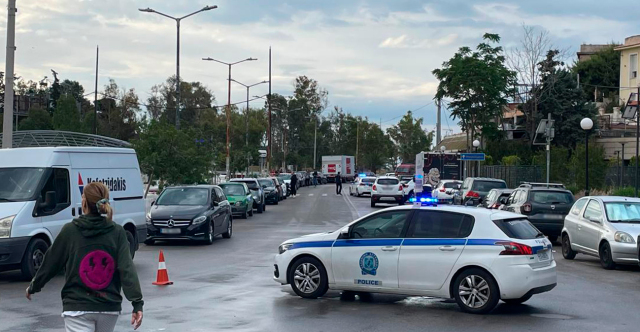 &Mu;&iota;&kappa;&rho;&omicron;&lambda;ί&mu;&alpha;&nu;&omicron;: &Alpha;&sigma;&tau;&upsilon;&nu;&omicron;&mu;&iota;&kappa;&omicron;ί &pi;&upsilon;&rho;&omicron;&beta;ό&lambda;&eta;&sigma;&alpha;&nu; &kappa;&alpha;&iota; &tau;&rho;&alpha;&upsilon;&mu;ά&tau;&iota;&sigma;&alpha;&nu; ά&nu;&delta;&rho;&alpha; &pi;&omicron;&upsilon; έ&beta;&gamma;&alpha;&lambda;&epsilon; ό&pi;&lambda;&omicron; &sigma;&epsilon; έ&lambda;&epsilon;&gamma;&chi;&omicron;, &epsilon;ί&chi;&epsilon; &pi;ά&nu;&omega; &tau;&omicron;&upsilon; &kappa;&alpha;&iota; έ&xi;&iota; &chi;&epsilon;&iota;&rho;&omicron;&beta;&omicron;&mu;&beta;ί&delta;&epsilon;&sigmaf;