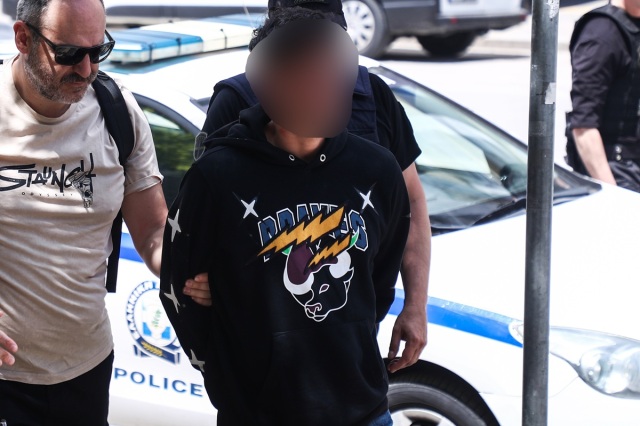 «ΕΓΩ ΣΚΟΤΩΣΑ ΤΟΝ ΠΑΤΕΡΑ ΜΑΣ»: ΠΩΣ ΕΓΙΝΕ Η ΔΟΛΟΦΟΝΙΑ ΣΤΟ ΤΡΙΑΔΙ ΘΕΣΣΑΛΟΝΙΚΗΣ, ΟΣΑ ΕΙΠΕ Ο 30ΧΡΟΝΟΣ ΣΤΟΥΣ ΑΣΤΥΝΟΜΙΚΟΥΣ