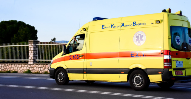 Μαθητής παρασύρθηκε από αυτοκίνητο έξω από το σχολείο του στην Κρήτη | Επικαιρότητα στο PlusTV.gr