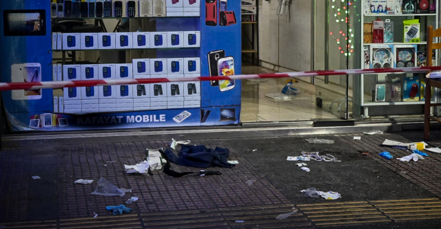 Δείτε βίντεο από το αιματηρό επεισόδιο στα Πατήσια - Ανάμεσα στους συλληφθέντες νταής που είχε μαχαιρώσει επιχειρηματία για ουρά σε καντίνα