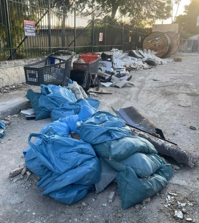 ΣΥΝΕΛΗΦΘΗΣΑΝ ΔΥΟ ΑΤΟΜΑ ΕΠΕΙΔΗ ΠΕΤΑΞΑΝ ΣΚΟΥΠΙΔΙΑ ΣΕ ΟΙΚΟΠΕΔΟ ΣΤΟΝ ΒΟΤΑΝΙΚΟ
