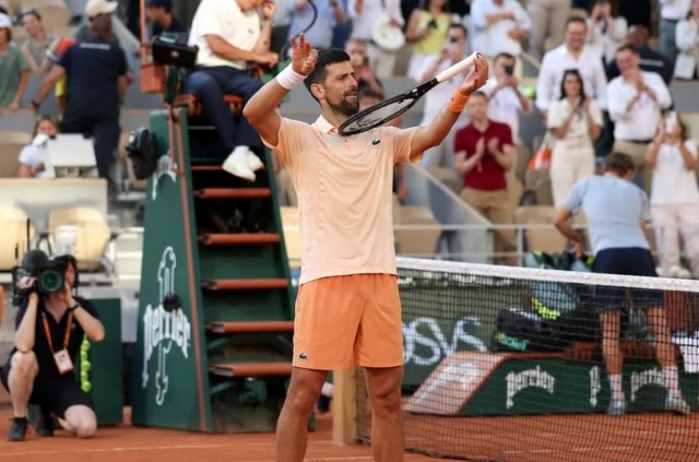 Σόου Τζόκοβιτς στο Roland Garros: O απίστευτος πόντος, ο χορός αλά Μάικλ Τζάκσον και τα νεύρα για τους οπαδούς που «δεν έχουν σεβασμό»