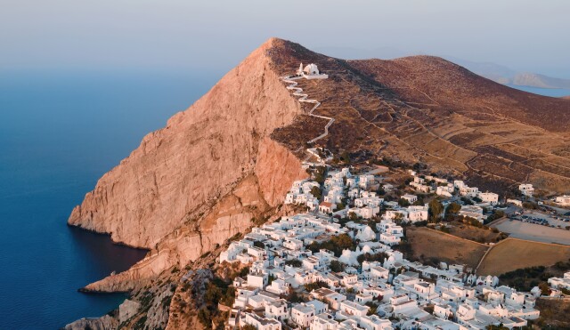 Φωτιά στην Πάρο: Χωρίς ρεύμα Φολέγανδρος και Σίκινος για την ασφαλή διεξαγωγή εναέριων ρίψεων νερού