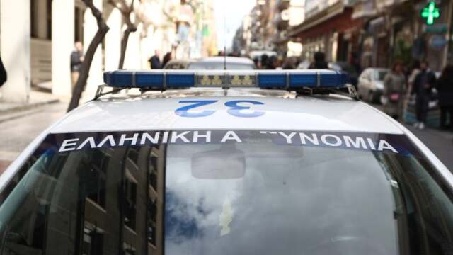 ΑΝΑΣΤΑΤΩΣΗ ΣΤΗΝ ΠΑΛΙΑ ΠΟΛΗ ΤΩΝ ΧΑΝΙΩΝ: ΑΝΔΡΑΣ ΚΥΝΗΓΟΥΣΕ ΕΡΓΑΤΕΣ ΜΕ ΜΠΑΛΤΑ
