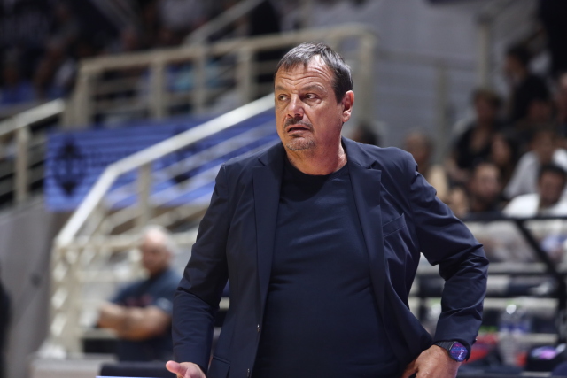 Αταμάν: «Είμαστε καλύτερη ομάδα από τον Ολυμπιακό, έχουν πλεονέκτημα γιατί παίζουν με περισσότερους ξένους»