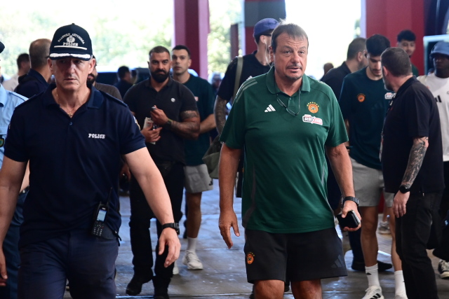Παναθηναϊκός: Η άφιξη των πρασίνων στο ΣΕΦ για τον τελικό με τον Ολυμπιακό, με την ομάδα και ο Σλούκας, βίντεο και φωτογραφίες