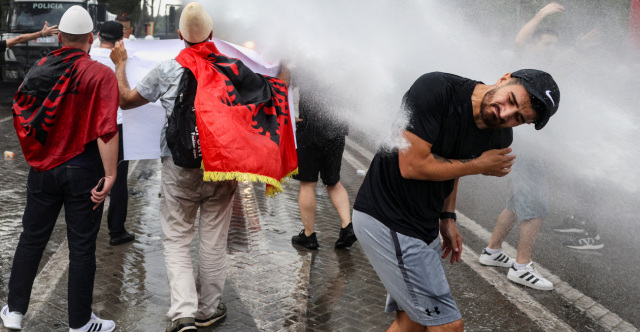 ΜΑΖΙΚΕΣ ΔΙΑΔΗΛΩΣΕΙΣ ΣΤΗΝ ΑΛΒΑΝΙΑ ΓΙΑ ΤΟ ΘΕΡΕΤΡΟ ΤΟΥ ΓΑΜΠΡΟΥ ΤΟΥ ΤΡΑΜΠ, ΣΤΟ ΣΤΟΧΑΣΤΡΟ Η ΚΥΒΕΡΝΗΣΗ ΡΑΜΑ