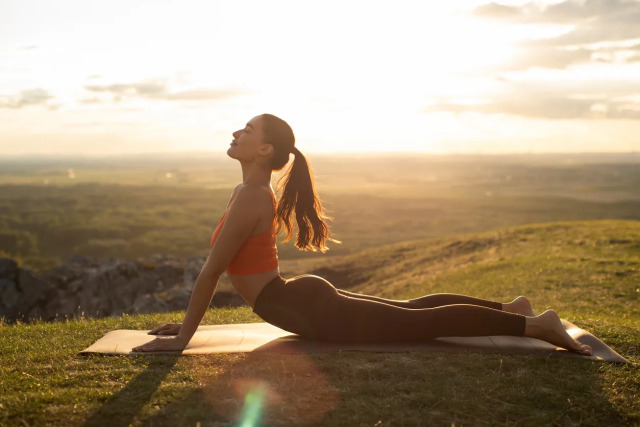 Η απλή άσκηση Pilates που βελτιώνει τη στάση σώματος – Όλοι μπορούμε να την κάνουμε