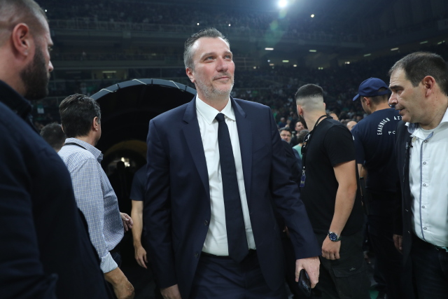 Ολυμπιακός κατά Γιαννακόπουλου και ΕΡΤ: Αυτό που ζήσαμε σήμερα είναι ντροπή, μπήκε στο γήπεδο και κυνηγούσε τους διαιτητές, λέει ο Λεπενιώτης