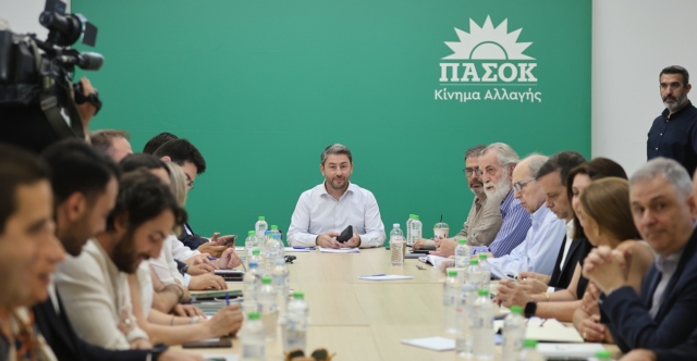 ΑΙΧΜΗ ΑΝΔΡΟΥΛΑΚΗ ΓΙΑ ΔΟΥΚΑ: ΤΟΝ ΚΟΣΜΟ ΔΕΝ ΤΟΝ ΕΝΔΙΑΦΕΡΟΥΝ ΤΑ ΠΟΛΙΤΙΚΑ ΠΡΟΞΕΝΙΑ, ΚΟΜΜΑ ΙΧ Η ΕΛΑΣ ΤΟΥ ΤΣΙΠΡΑ