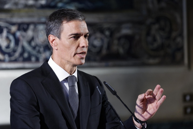 ΕΡΕΥΝΑ ΓΙΑ ΔΙΑΦΘΟΡΑ ΣΤΟ ΣΟΣΙΑΛΙΣΤΙΚΟ ΚΟΜΜΑ ΤΗΣ ΙΣΠΑΝΙΑΣ: Ο ΣΑΝΤΣΕΘ ΑΡΝΕΙΤΑΙ ΟΤΙ ΓΝΩΡΙΖΕ ΓΙΑ ΠΡΟΣΠΑΘΕΙΕΣ ΣΥΓΚΑΛΥΨΗΣ