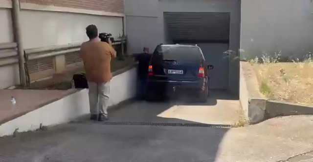 ΔΕΙΤΕ ΒΙΝΤΕΟ: ΣΤΑ ΔΙΚΑΣΤΗΡΙΑ ΑΙΓΙΟΥ Ο 65ΧΡΟΝΟΣ ΙΤΑΛΟΣ ΠΟΥ ΚΑΤΗΓΟΡΕΙΤΑΙ ΓΙΑ ΤΗ ΔΟΛΟΦΟΝΙΑ ΤΗΣ ΣΥΝΤΡΟΦΟΥ ΤΟΥ ΚΑΙ ΤΟΥ ΓΙΟΥ ΤΗΣ