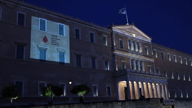Φωταγώγηση του κτιρίου της Βουλής για τον εορτασμό της Παγκόσμιας Ημέρας Εθελοντή Αιμοδότη 