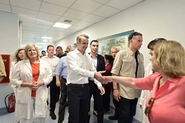 Μητσοτάκης στο Κέντρο Υγείας Βάρης: Συνεχής Αναβάθμιση του Εθνικού Συστήματος Υγείας