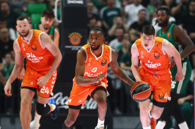 Πρωταθλήτρια Ισπανίας η Βαλένθια με MVP τον Μοντέρο, 108-84 εκτός έδρας την Μπαρτσελόνα στον 4ο τελικό, βίντεο