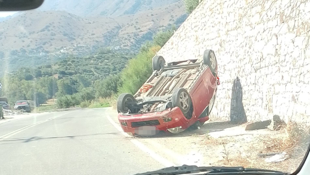 ΤΡΟΧΑΙΟ ΜΕ ΤΟΥΜΠΑΡΙΣΜΕΝΟ ΟΧΗΜΑ ΣΤΑ ΧΑΝΙΑ, ΔΕΙΤΕ ΦΩΤΟΓΡΑΦΙΕΣ