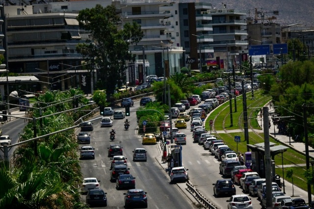 ΤΡΟΧΑΙΟ ΣΤΗ ΛΕΩΦΟΡΟ ΠΟΣΕΙΔΩΝΟΣ, ΜΕ ΔΥΣΚΟΛΙΑ Η ΚΥΚΛΟΦΟΡΙΑ ΣΤΟ ΡΕΥΜΑ ΠΡΟΣ ΠΕΙΡΑΙΑ
