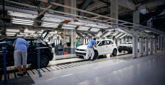 «Ψαλίδι» σε μοντέλα και εξοπλισμό της Volkswagen για να γίνει η κορυφαία αυτοκινητοβιομηχανία έως το 2030