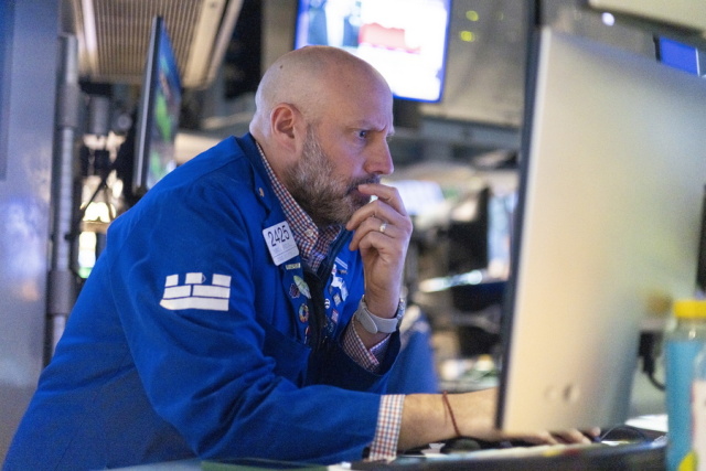 Τεχνολογικό sell-off στη Wall Street – AI, πετρέλαιο και Ιράν πίεσαν τους δείκτες 