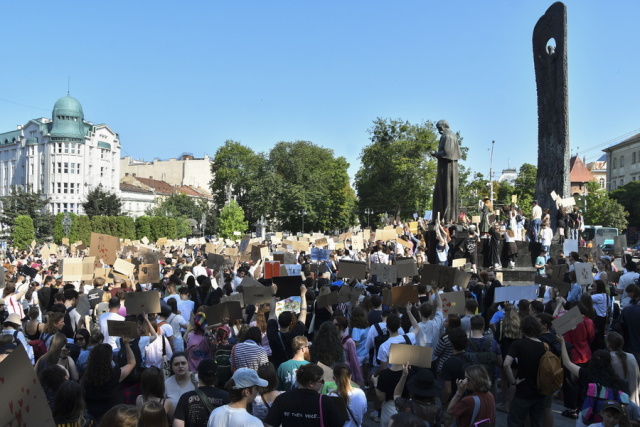 ΝΕΕΣ ΔΙΑΔΗΛΩΣΕΙΣ ΔΙΑΜΑΡΤΥΡΙΑΣ ΣΤΗΝ ΟΥΚΡΑΝΙΑ ΓΙΑ ΤΗΝ ΑΠΟΠΟΜΠΗ ΤΟΥ ΥΠΟΥΡΓΟΥ ΑΜΥΝΑΣ ΜΙΧΑΗΛΟ ΦΙΟΝΤΟΡΟΦ