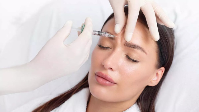 Botox και υαλουρονικό: Αντιδράσεις στον ιατρικό κλάδο με τη νέα απόφαση του Υπουργείου Υγείας – Ποιοι γιατροί θα εκτελούν ενέσιμες θεραπείες