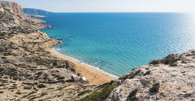 Η Κόκκινη Άμμος στα Μάταλα φιγουράρει ανάμεσα στις 25 κορυφαίες παραλίες γυμνιστών στον κόσμο