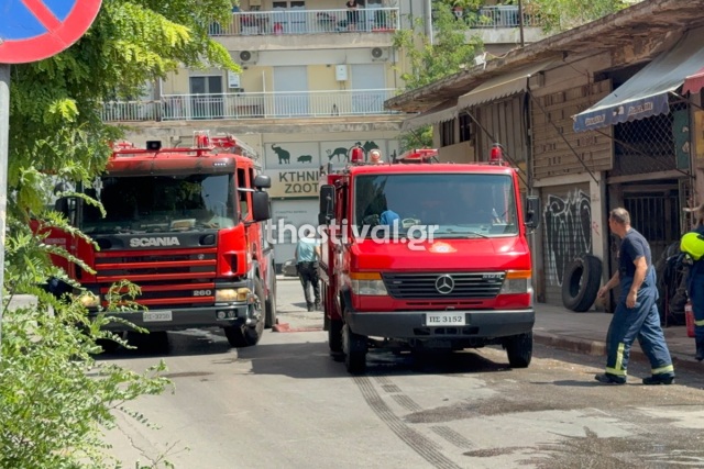 Στο νοσοκομείο ηλικιωμένη με εγκαύματα στα πόδια μετά από φωτιά σε διαμέρισμα στη Καλαμαριά, δείτε βίντεο