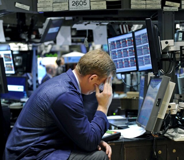 Δραματικό sell-off στη Wall Street – Το τοξικό κοκτέιλ που βύθισε τον Dow κατά 1.150 μονάδες