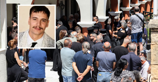 Σε κλίμα οδύνης η κηδεία του 25χρονου πυροσβέστη που έχασε τη ζωή του στη μάχη με τις φλόγες στο Ρέθυμνο