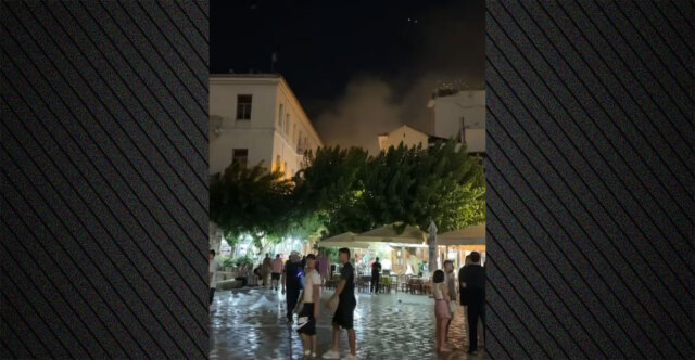 Υπό έλεγχο φωτιά στο ψητοπωλείο «Θανάσης» στο Μοναστηράκι, δείτε βίντεο 