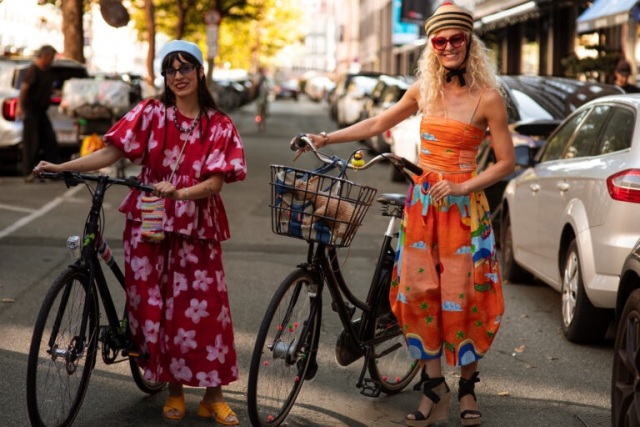 Εβδομάδα Μόδας της Κοπεγχάγης: Οι street style εμφανίσεις που ξεχωρίσαμε μέχρι στιγμής (εικόνες)