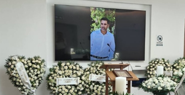 Αριστοτέλης Δαμίγος: Σε κλίμα οδύνης έγινε η αποτέφρωση του συντονιστή που σκοτώθηκε μετά τη σύγκρουση ελικοπτέρων στην Ψάθα, φωτογραφίες