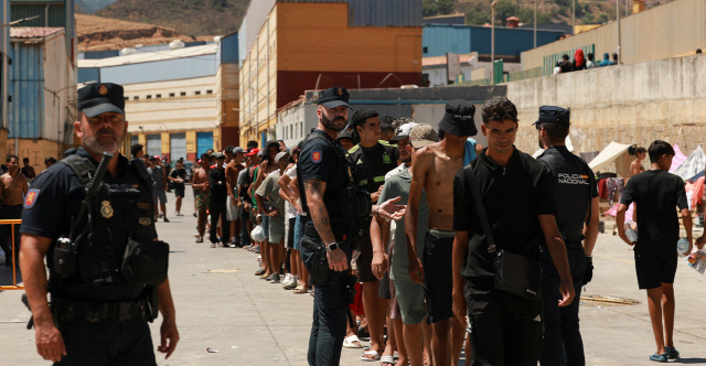 «Πόλεμος» Σάντσεθ – Μελόνι λόγω της Θέουτα: Η Ισπανία επιβάλλει και αυτή έλεγχους στα σύνορα σε πτήσεις και πλοία από Ιταλία