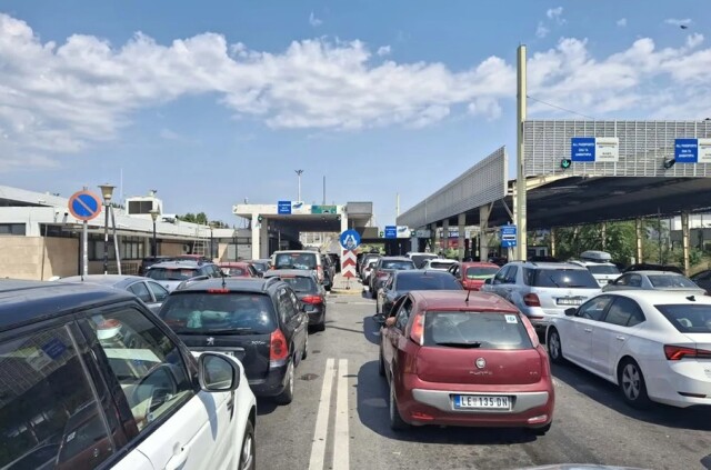 Ουρές και καθυστερήσεις πάνω από 1 ώρα στο Τελωνείο Ευζώνων, στο ρεύμα εξόδου από την Ελλάδα, δείτε βίντεο