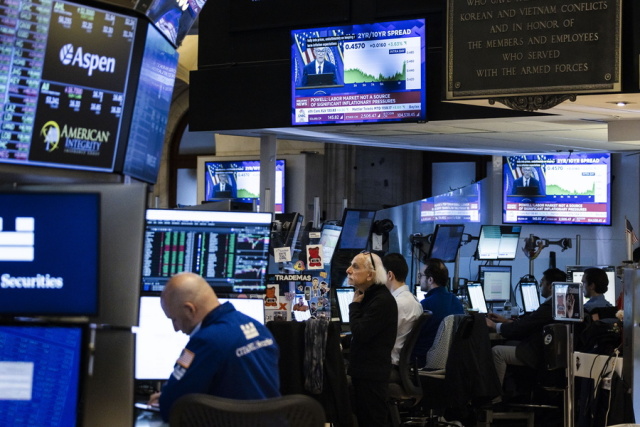 Νευρικότητα στη Wall Street – Πετρέλαιο και πληθωρισμός κρατούν σε εγρήγορση τους επενδυτές