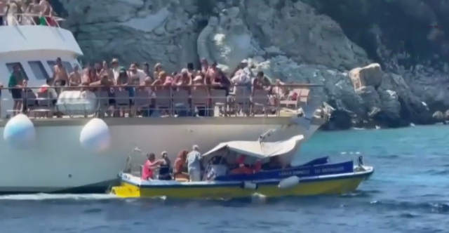 Βίντεο από τη σύγκρουση των τουριστικών σκαφών στους Αντίπαξους, οι επιβάτες παρακολουθούσαν τρομοκρατημένοι