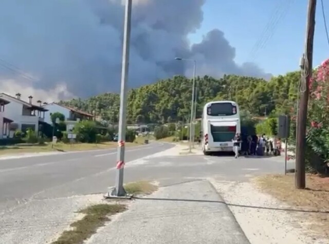 ΕΚΚΕΝΩΘΗΚΕ ΞΕΝΟΔΟΧΕΙΟ ΜΕ ΠΑΙΔΙΑ ΑΠΟ ΤΗΝ ΟΥΚΡΑΝΙΑ ΛΟΓΩ ΤΗΣ ΦΩΤΙΑΣ ΣΤΑ ΦΟΥΡΚΑ ΧΑΛΚΙΔΙΚΗΣ, ΔΕΙΤΕ ΒΙΝΤΕΟ