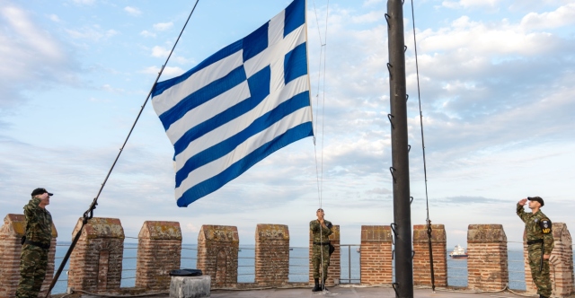 «Μια Σημαία, μια Ελλάδα»: Το βίντεο του ΓΕΣ με την έπαρση της ελληνικής σημαίας από την ηπειρωτική χώρα έως τα νησιά