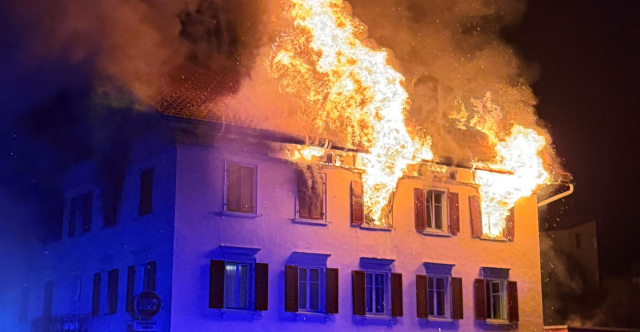 Πέντε αγνοούμενοι και 19 τραυματίες σε δύο πυρκαγιές που εκδηλώθηκαν σε κτίρια κατοικιών στην Ελβετία