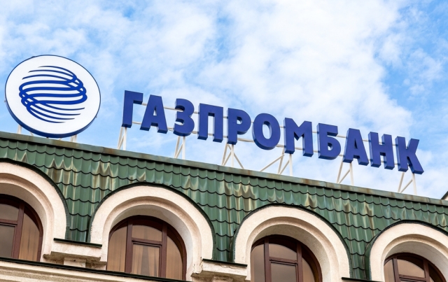 FT: Πώς τέσσερις Ρώσοι τραπεζίτες εκμεταλλεύτηκαν τις κυρώσεις της ΕΕ και έβγαλαν ως και 9 εκατ. ευρώ