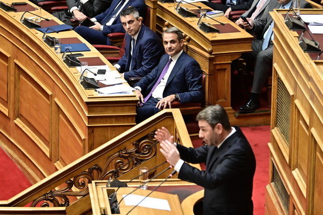 Πώς το Μαξίμου σπρώχνει το ΠΑΣΟΚ αριστερά και στοχεύει το Κέντρο | Επικαιρότητα στο PlusTV.gr