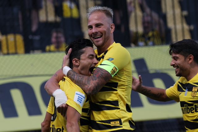 Aris beat OFI Crete 2-1 as Manu Garcia scores on return