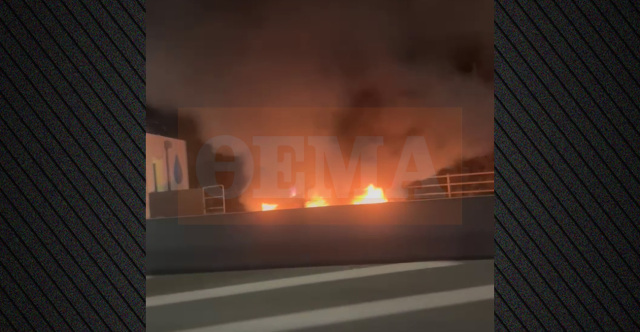 Αυτοκίνητο τυλίχθηκε στις φλόγες στην Πατρών-Κορίνθου στο ρεύμα προς Κόρινθο, δείτε βίντεο | Επικαιρότητα στο PlusTV.gr